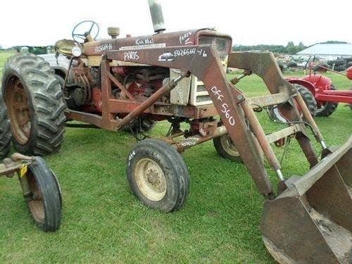 Used International 560 Tractor parts.