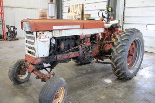 Used International 560 Tractor parts.