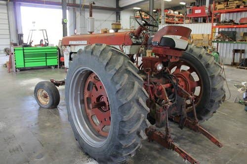 Used International 560 Tractor parts.