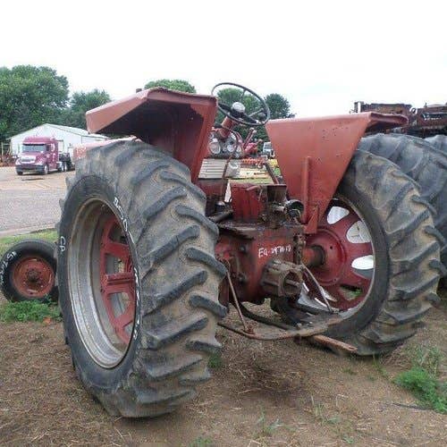 Used International 560 Tractor parts.