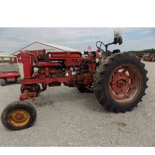 Used International 560 Tractor parts.