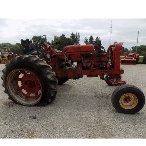 Used International 560 Tractor parts.