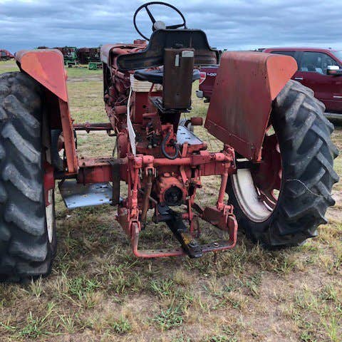 Used International 560 Tractor parts.