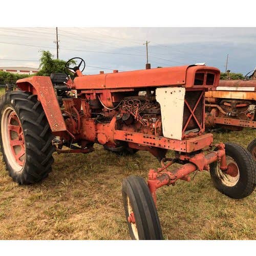Used International 560 Tractor parts.