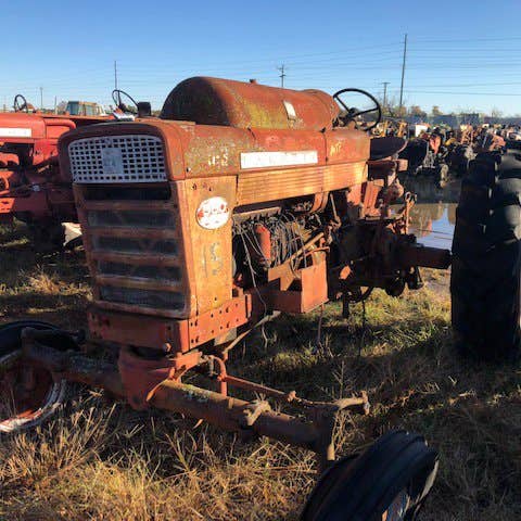 Used International 560 Tractor parts.