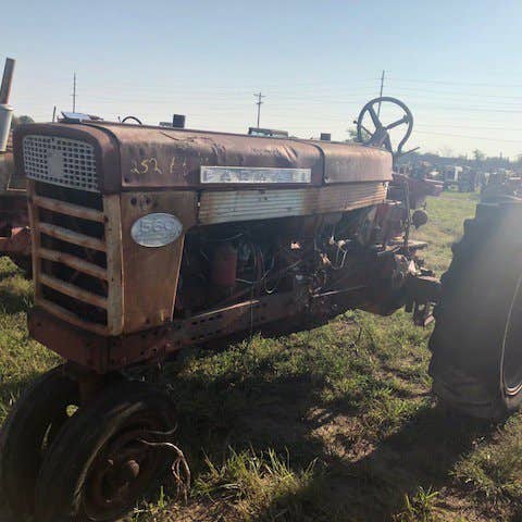 Used International 560 Tractor parts.
