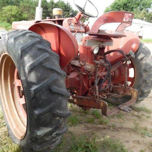 Used International 560 Tractor parts.