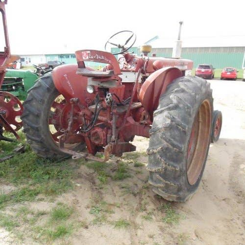 Used International 560 Tractor parts.