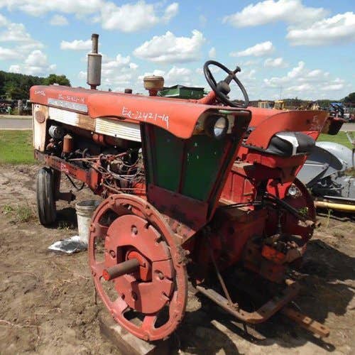 Used International 560 Tractor parts.