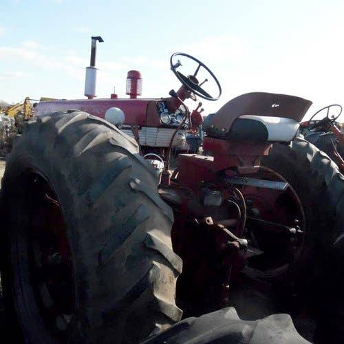 Used International 560 Tractor parts.