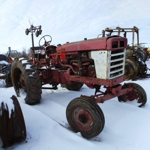 Used International 560 Tractor parts.