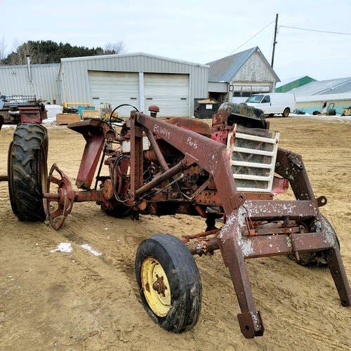 Used International 560 Tractor parts.