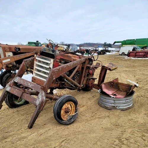Used International 560 Tractor parts.