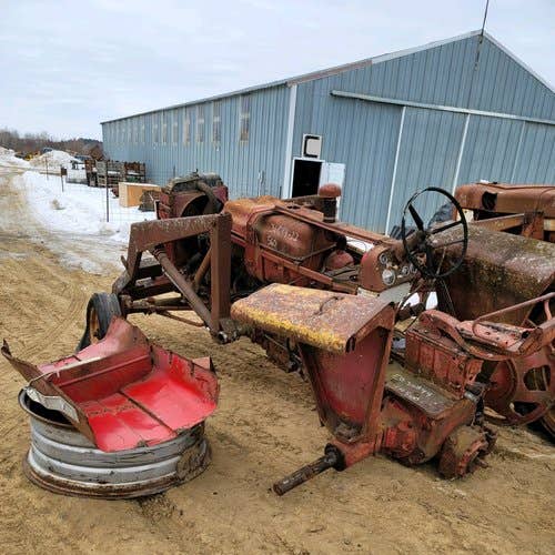 Used International 560 Tractor parts.