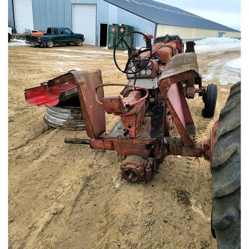 Used International 560 Tractor parts.