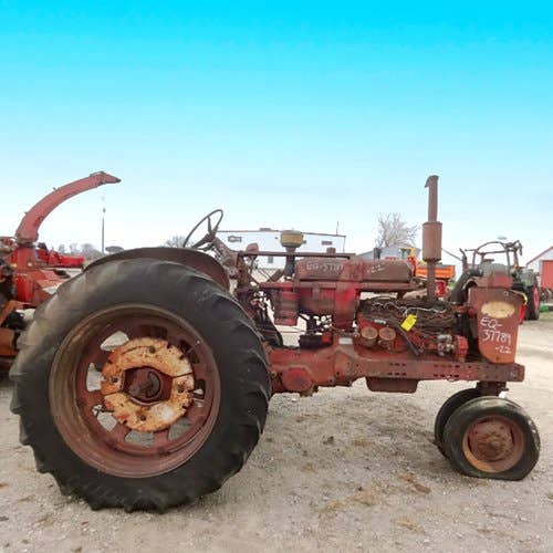 Used International 560 Tractor parts.