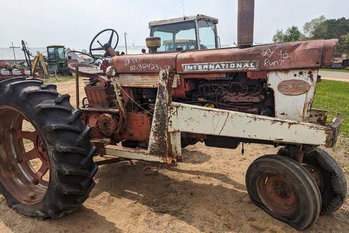 Used International 560 Tractor parts.