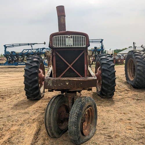 Used International 560 Tractor parts.