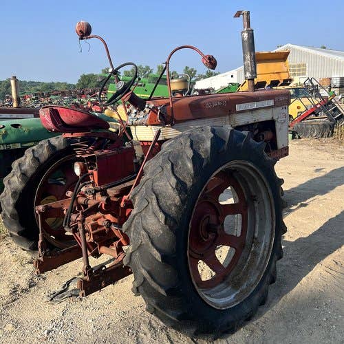 Used International 560 Tractor parts.