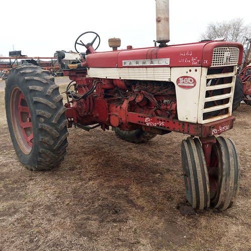 Used International 560 Tractor parts.