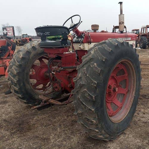 Used International 560 Tractor parts.