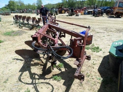 Used International 700 Tillage parts.