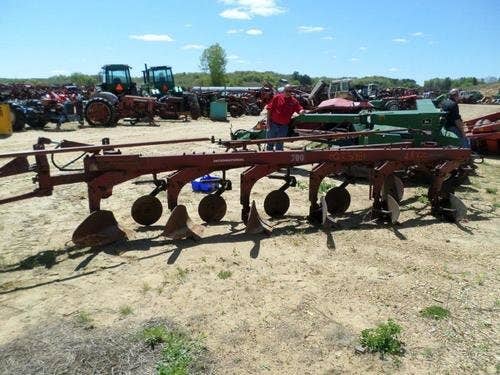 Used International 700 Tillage parts.