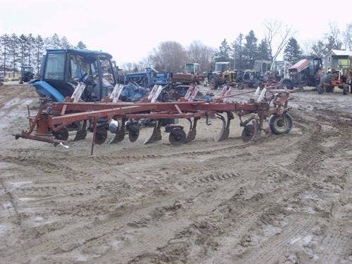 Used International 700 Tillage parts.