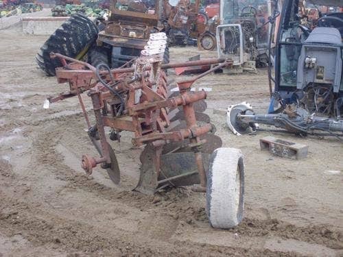 Used International 700 Tillage parts.