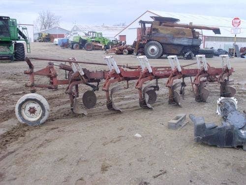 Used International 700 Tillage parts.