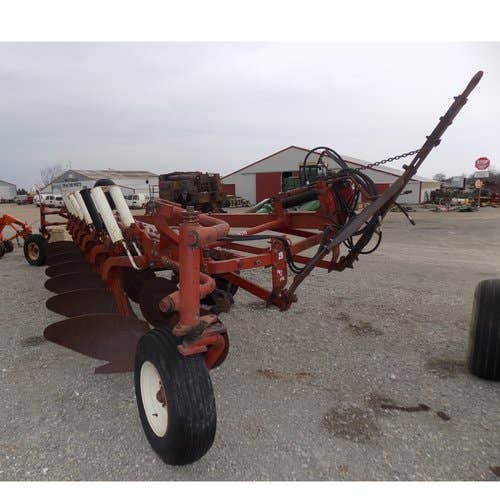 Used International 700 Tillage parts.