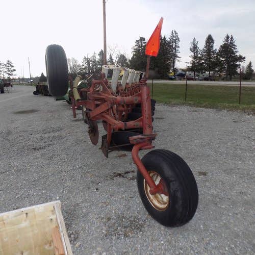 Used International 700 Tillage parts.