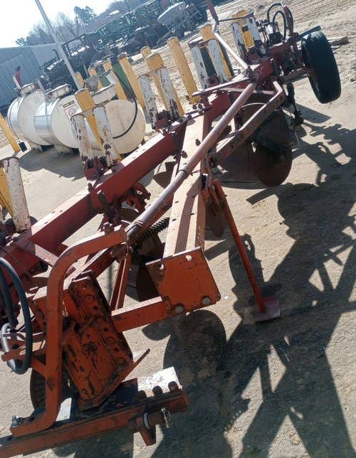 Used International 700 Tillage parts.
