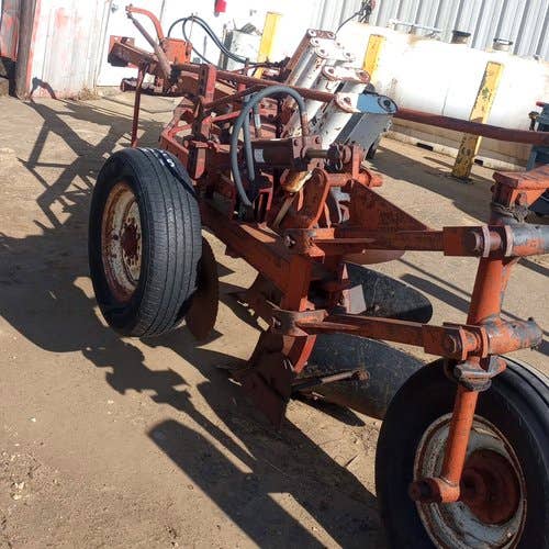 Used International 700 Tillage parts.