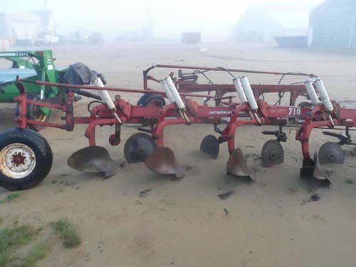 Used International 710 Tillage parts.