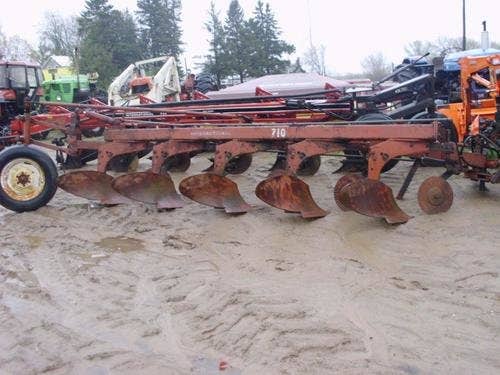 Used International 710 Tillage parts.
