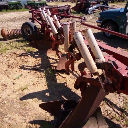 Used International 710 Tillage parts.