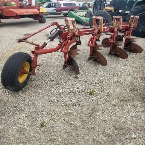 Used International 710 Tillage parts.