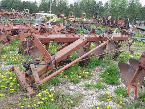 Used International 720 Tillage parts.