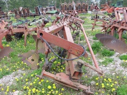 Used International 720 Tillage parts.