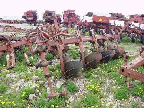 Used International 720 Tillage parts.