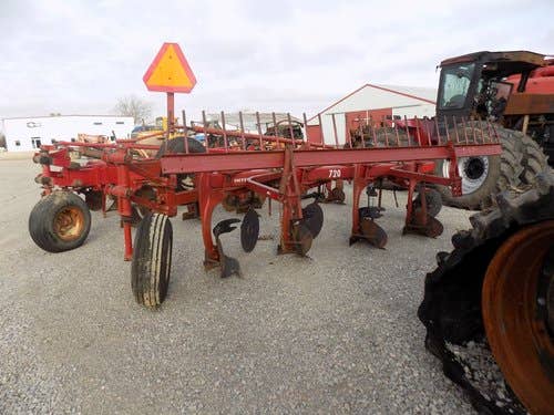 Used International 720 Tillage parts.