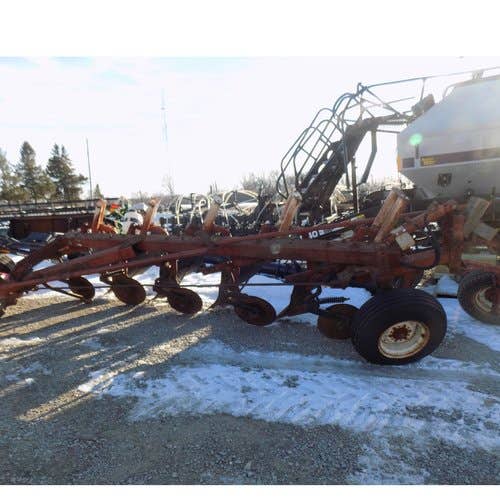 Used International 720 Tillage parts.