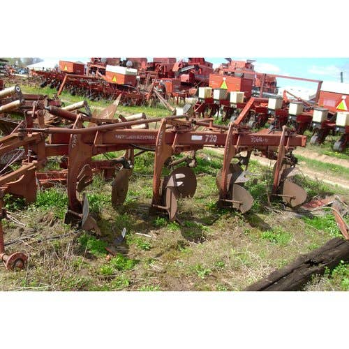 Used International 720 Tillage parts.
