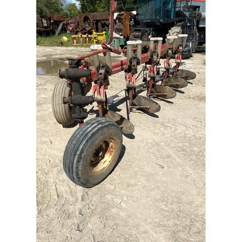 Used International 720 Tillage parts.