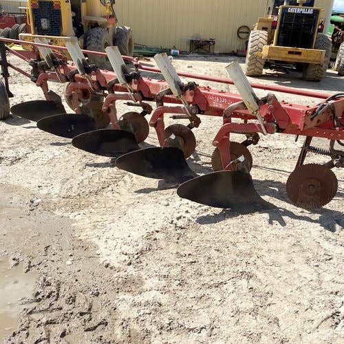 Used International 720 Tillage parts.