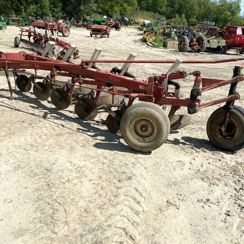 Used International 720 Tillage parts.