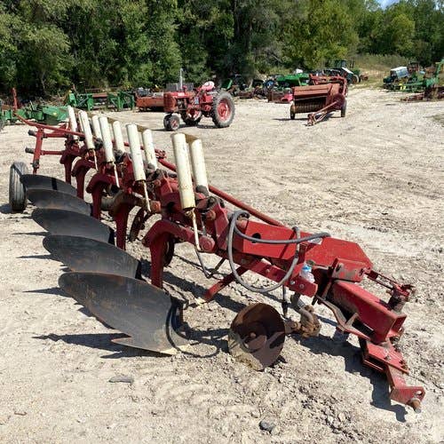 Used International 720 Tillage parts.