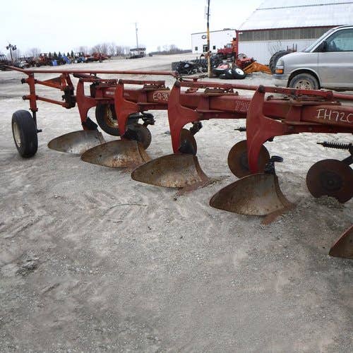 Used International 720 Tillage parts.