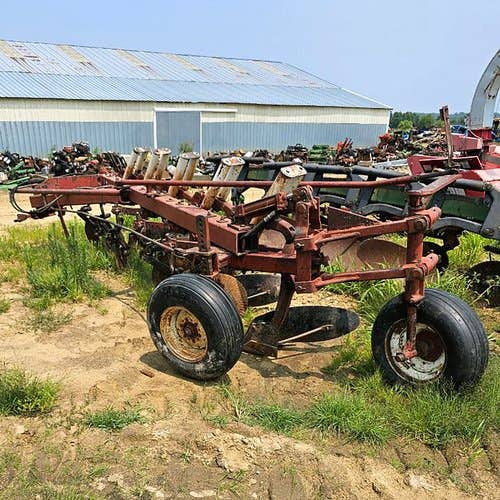 Used International 720 Tillage parts.